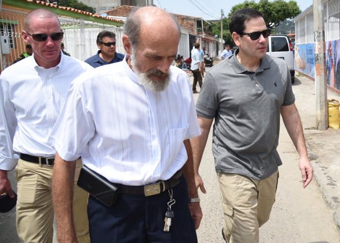 Por fuera de protocolo, Marco Rubio se reunió con el padre Bortignon en Cúcuta