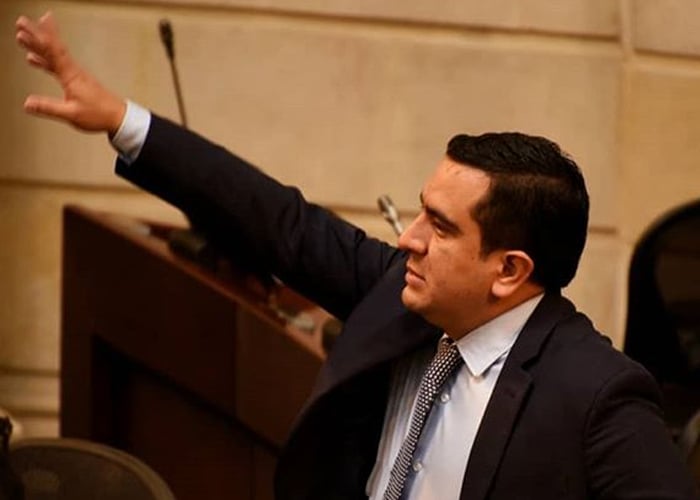 Ignorancia, poder y otros demonios: el ataque a la libertad de cátedra de Edward Rodríguez