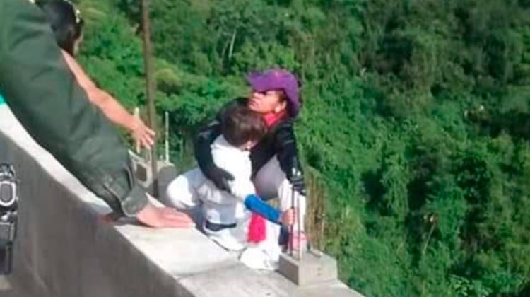 “Tírese señora, la estamos filmando”