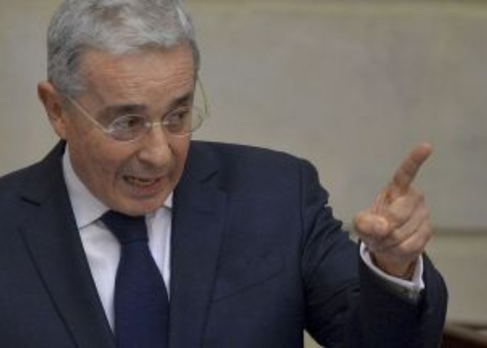 Uribe se anticipa rabiosamente a posible fallo de la Corte Constitucional sobre JEP
