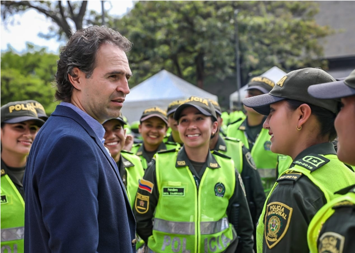 Policías paisas, firmes para no dejarse torcer