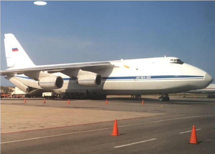 El súper avión ruso cargado de tropas que llegó a Caracas