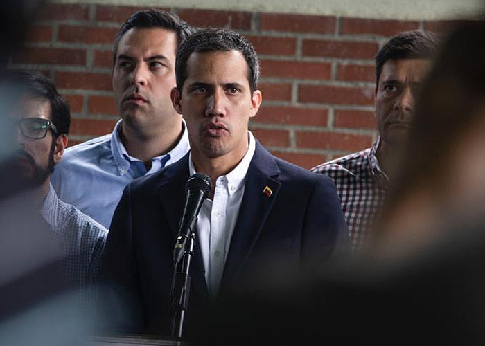 Guaidó: inhabilitado por salir 91 veces de Venezuela