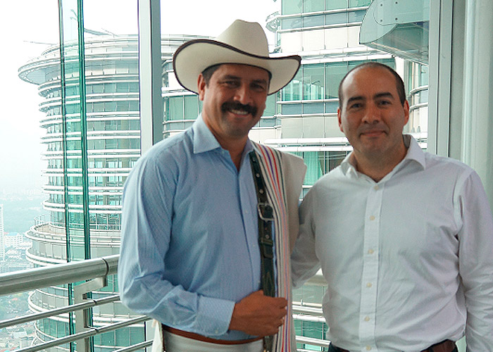 Embajador del Japón, del Santismo al Uribismo, con aroma de café 