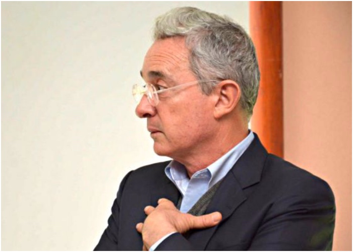 La embarrada de Uribe: confundió 