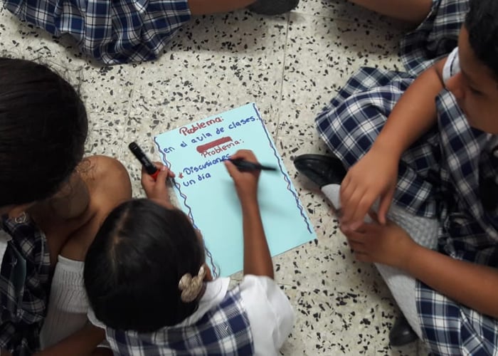 Los hijos no se educan solos