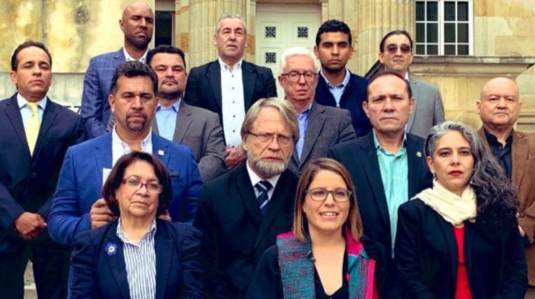 Por el ojo de la chapa