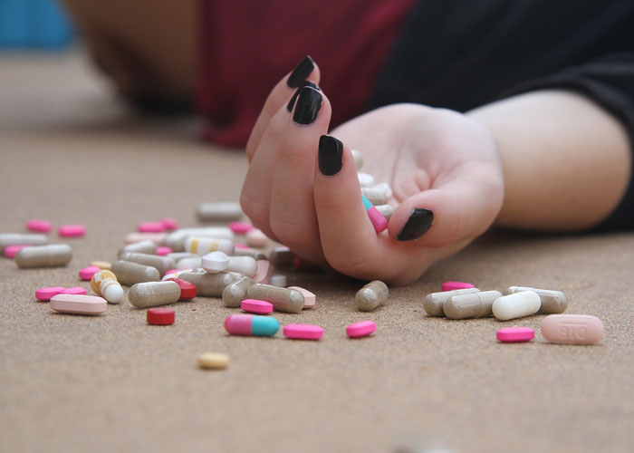 Con esta educación, poco a poco cavamos la tumba de potenciales suicidas