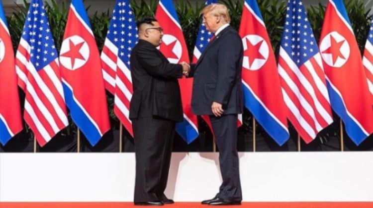 Pelando el cobre. Trump trasquilado ante Kim Jong-un