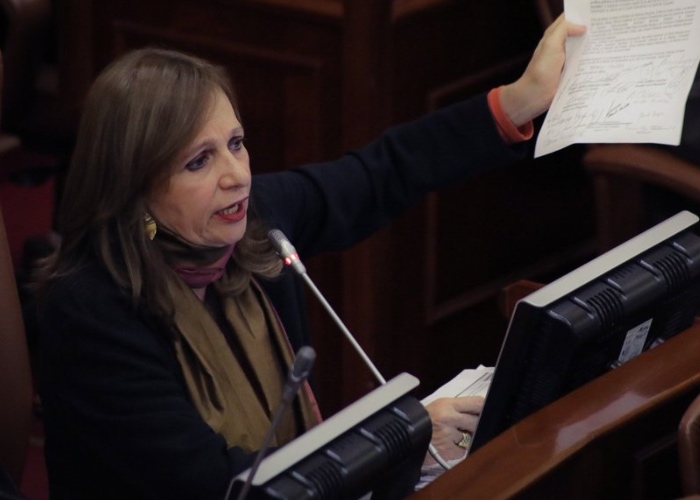 Ángela María Robledo sale en defensa de su curul