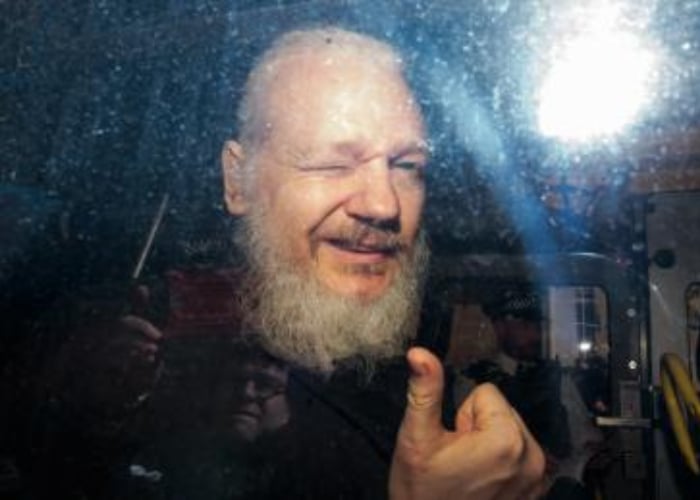 Wikileaks: Julian Assange libera su base de datos tras su detención
