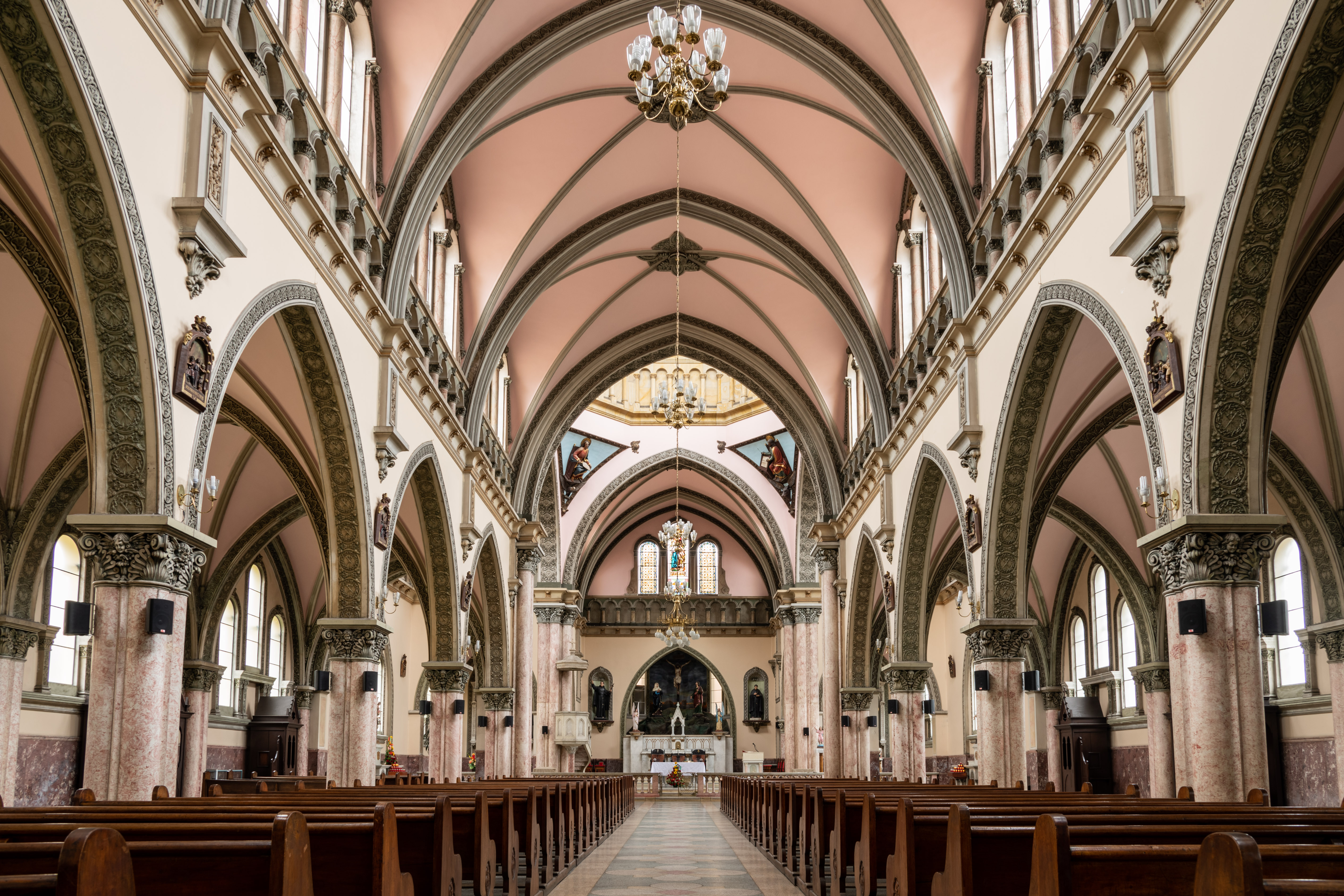 Las "Notre Dame" criollas que no se puede perder - -- Las2orillas Iglesia de la Sagrada Pasión. Foto: Diego Téllez