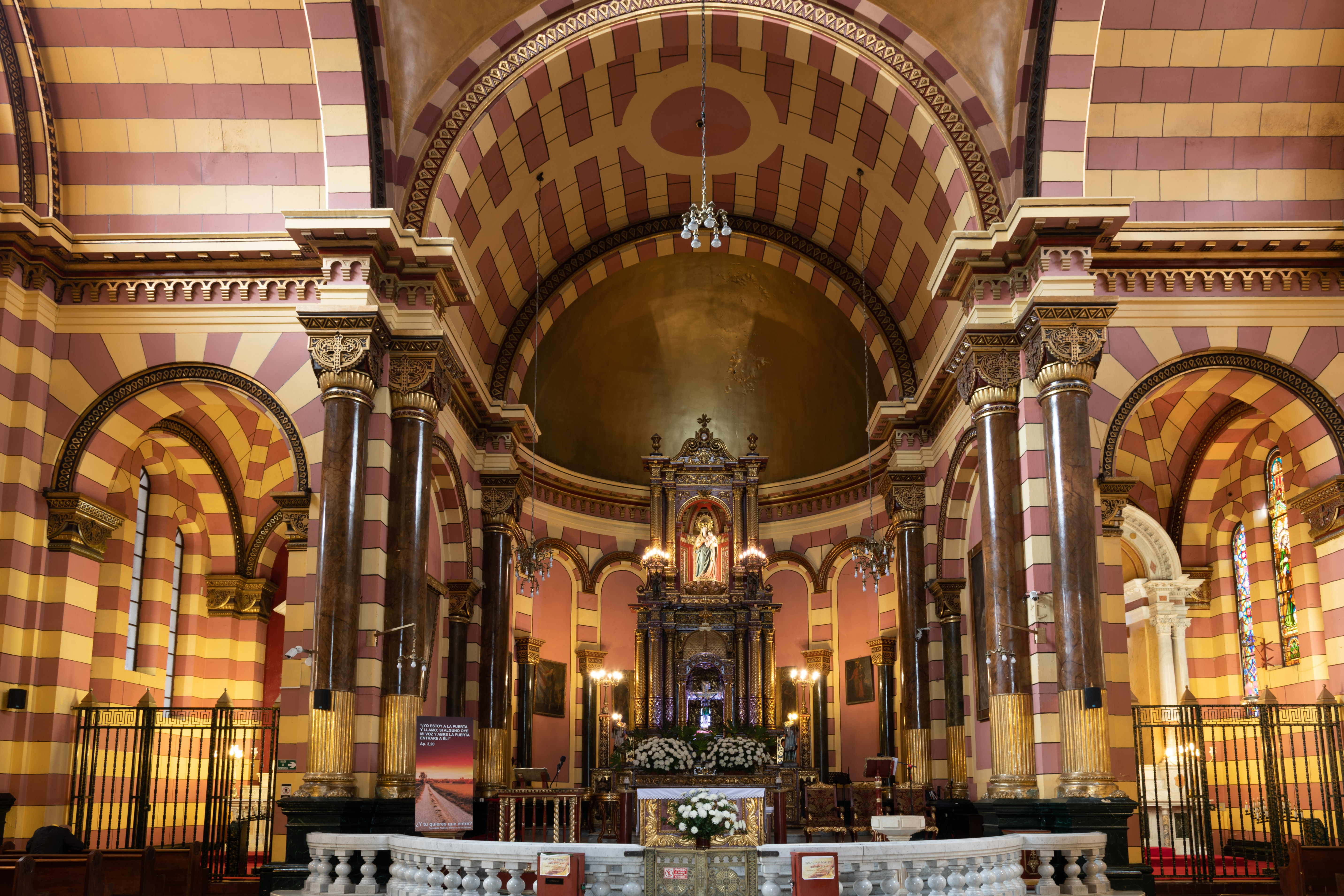 Las "Notre Dame" criollas que no se puede perder - -- Las2orillas Iglesia de Nuestra Señora de Las Nieves. Foto: Diego Téllez