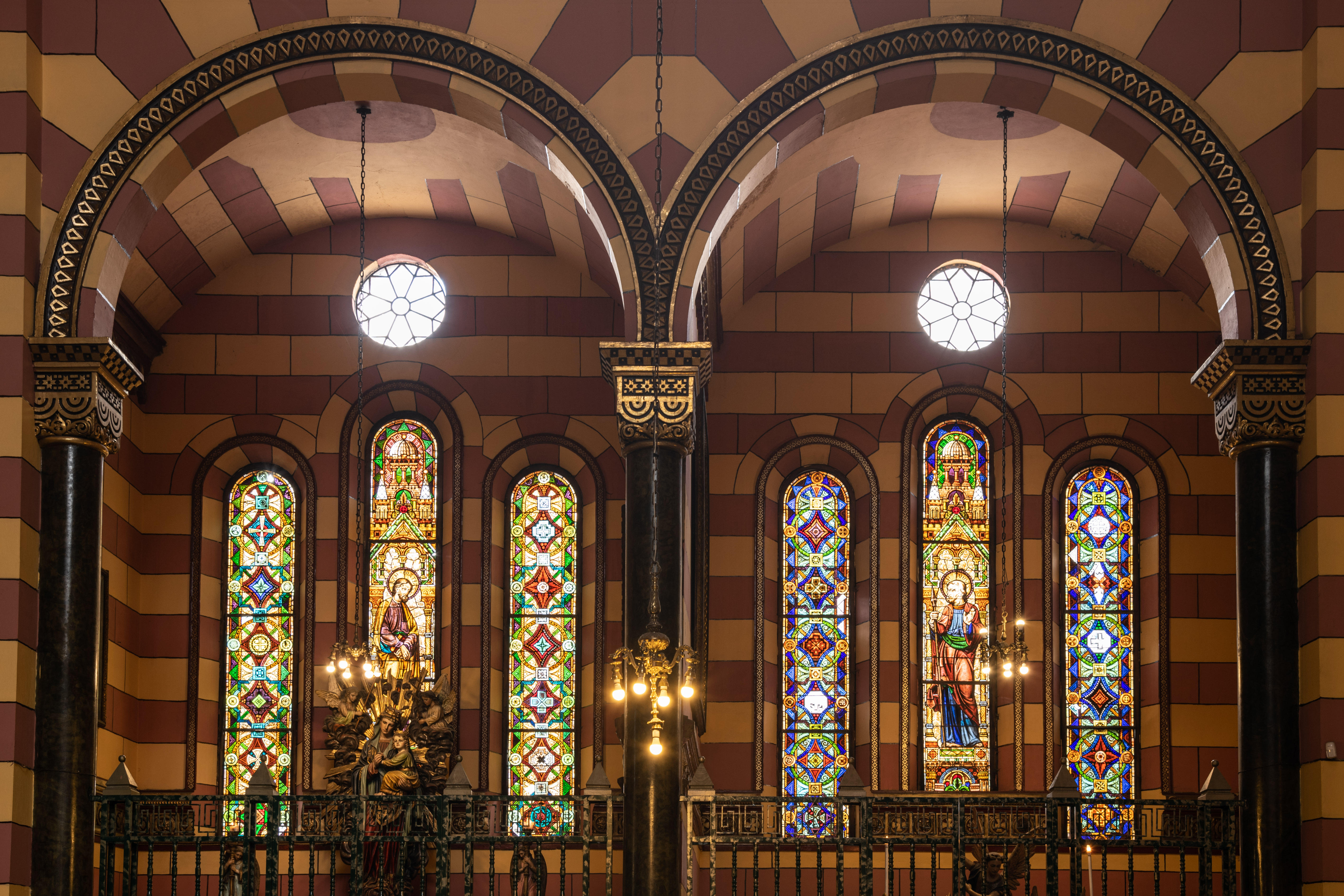 Las "Notre Dame" criollas que no se puede perder - -- Las2orillas Vitrales Nuestra Señora de las Nieves. Foto: Diego Téllez