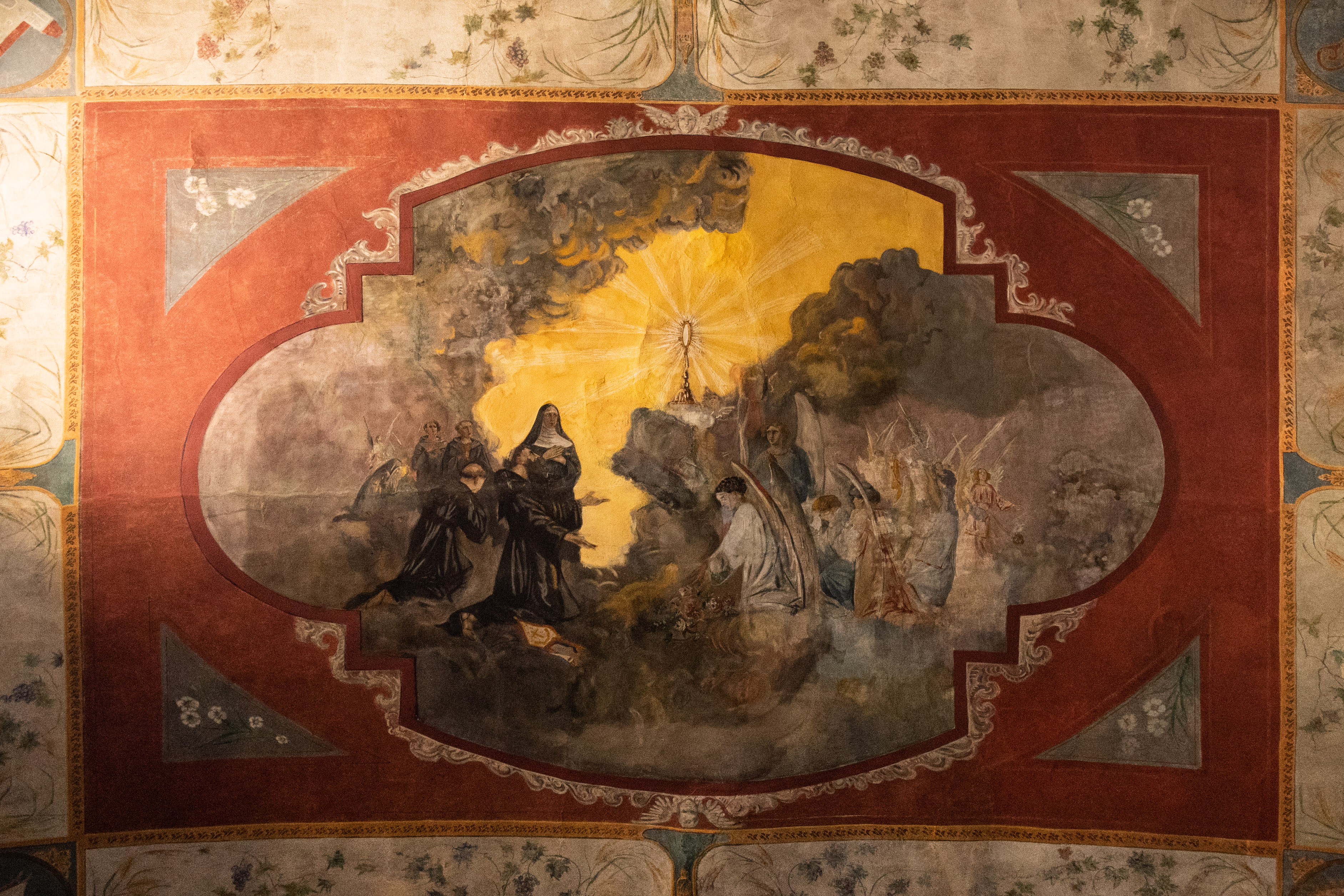 Las "Notre Dame" criollas que no se puede perder - -- Las2orillas Iglesia de Nuestra Señora de la Candelaria con sus fantásticos frescos del pintor Pedro Alcántara Quijano. Foto: Diego Téllez