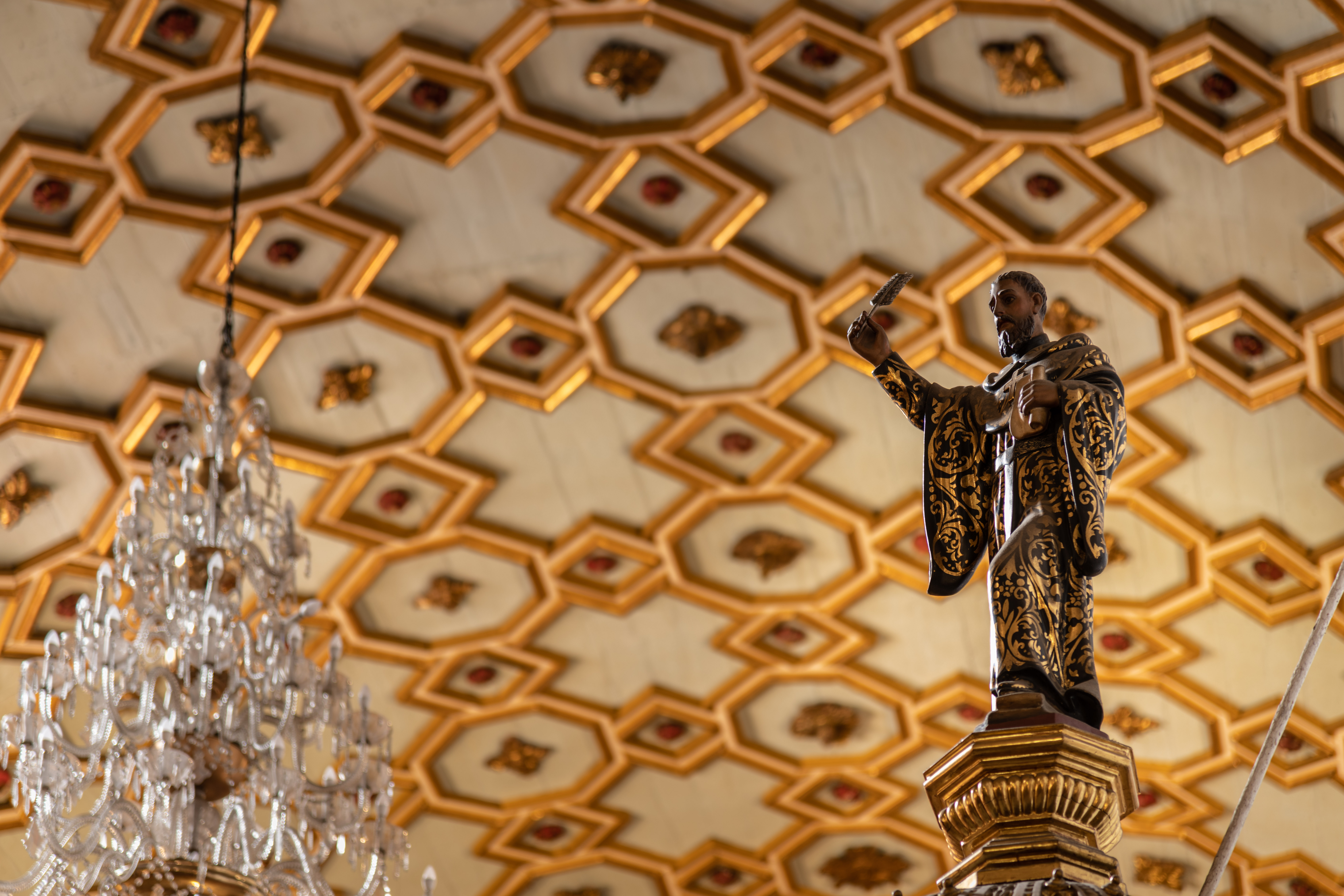 Las "Notre Dame" criollas que no se puede perder - -- Las2orillas talla de San Agustín que preside el templo de preciosa factura colonial. Foto: Diego Téllez