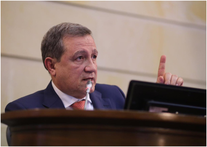 Las movidas de Macías para dilatar la discusión sobre las objeciones de la JEP