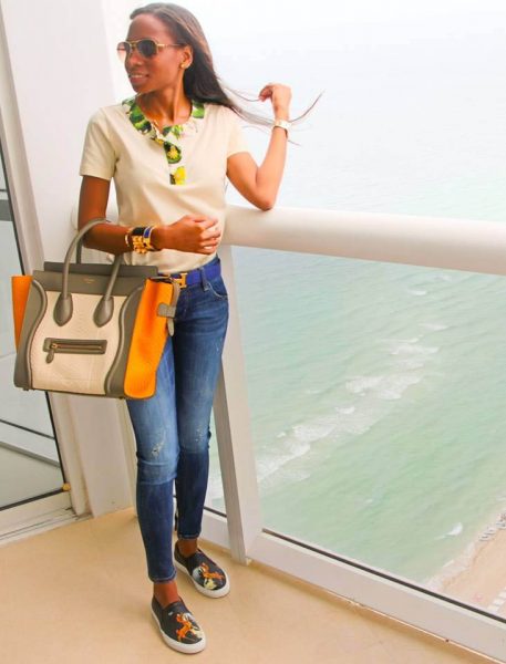  - El extravagante Facebook de Jenny Ambuila