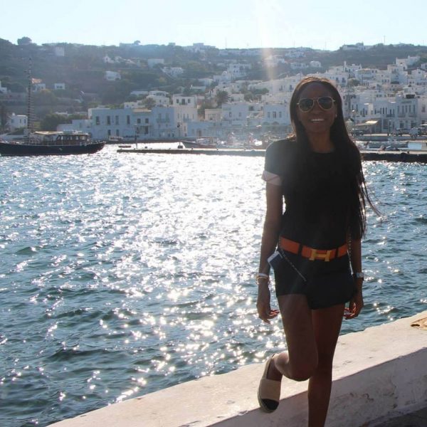  - El extravagante Facebook de Jenny Ambuila