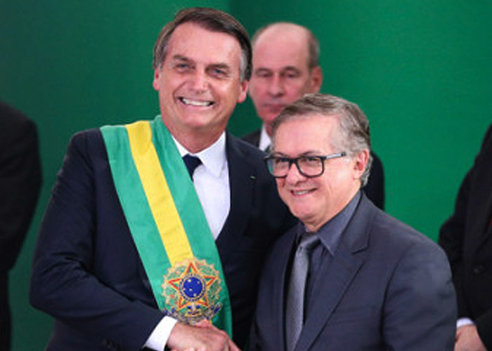 Por bocón cayó el colombiano Mineducación de Bolsonaro