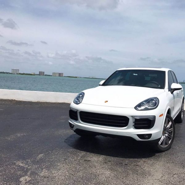  - El extravagante Facebook de Jenny Ambuila