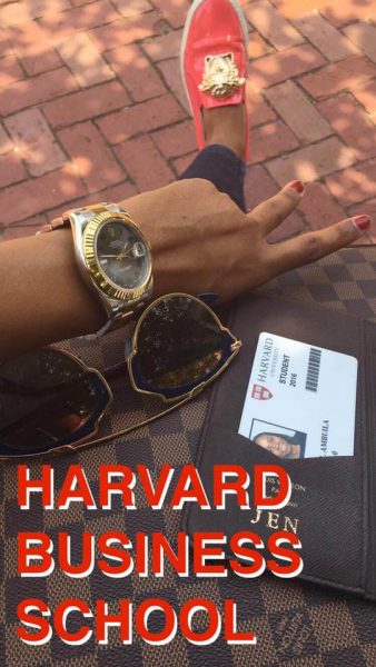  - El extravagante Facebook de Jenny Ambuila