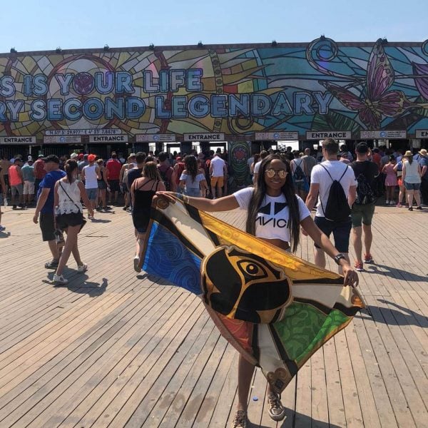  - El extravagante Facebook de Jenny Ambuila