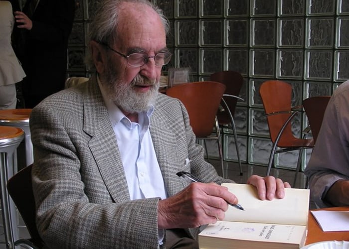 Ángel González, un poeta memorable