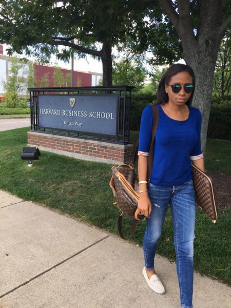  - El extravagante Facebook de Jenny Ambuila