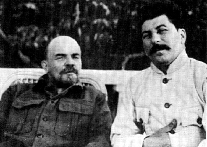 De genocidas y calumniosos