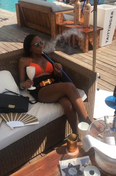  - El extravagante Facebook de Jenny Ambuila