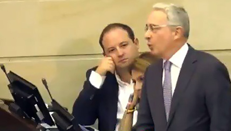 Por el ojo de la chapa