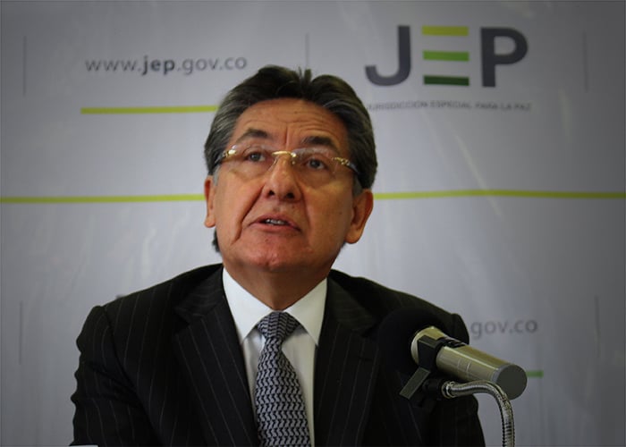 Néstor Humberto Martínez, héroe de la patria