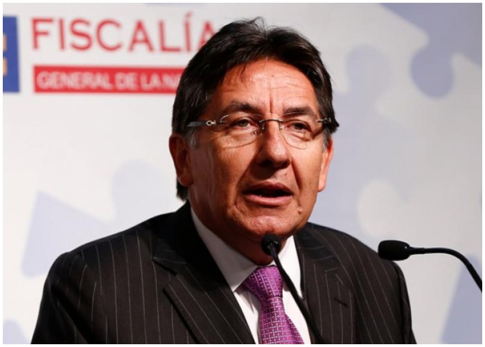 Néstor Humberto Martínez se fue como llegó: diciendo mentiras