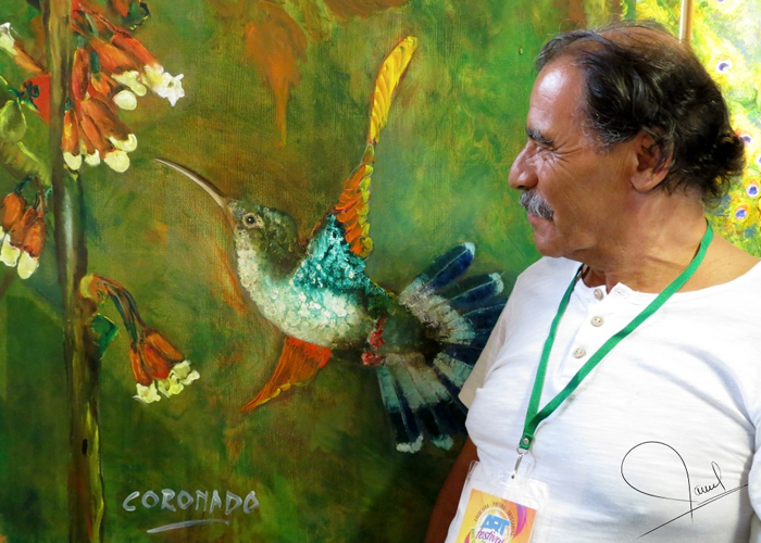 Luis Coronado, el pintor que le da vida a los colibríes a través de su arte