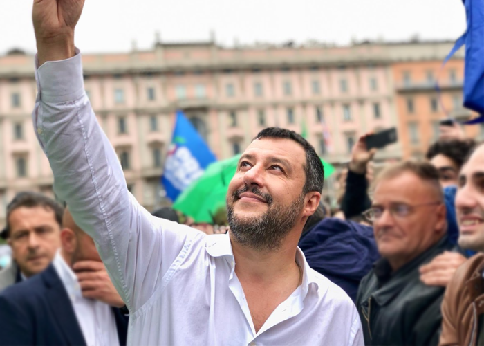 Una Italia que navega en la ensoñación felliniana