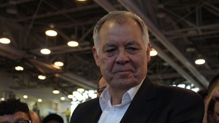 Por el ojo de la chapa