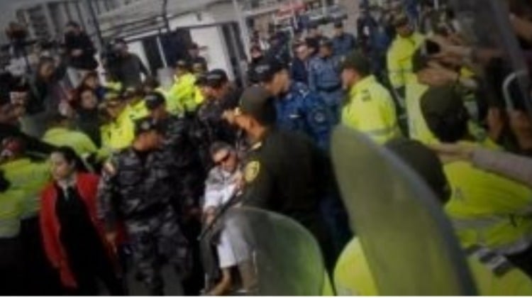 Del arte de montar una crisis para demoler la Constitución