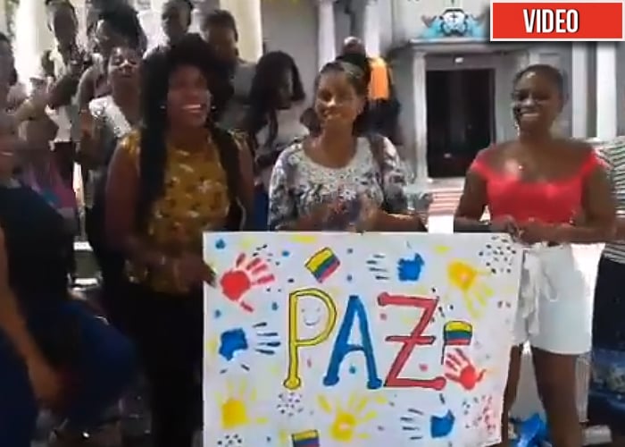 Con cantos y aplausos, mujeres chocoanas exigen al congreso respaldo a la JEP