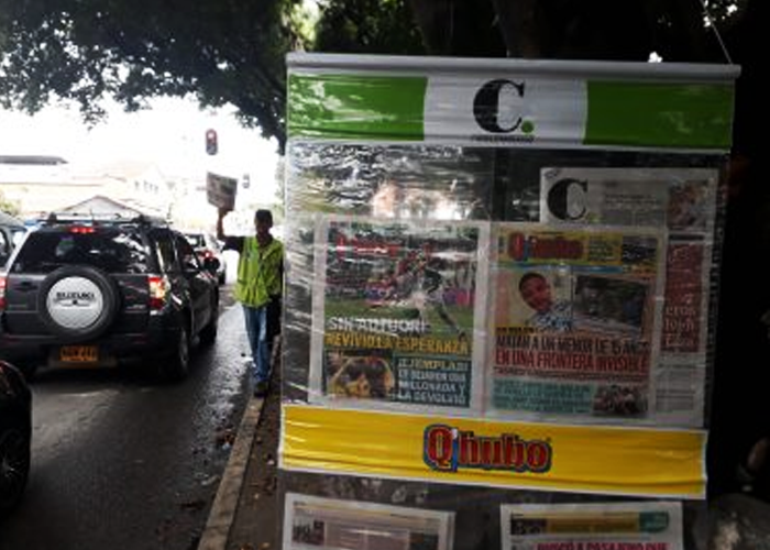 Voceadores de El Colombiano: al sol, al agua y sin seguridad social