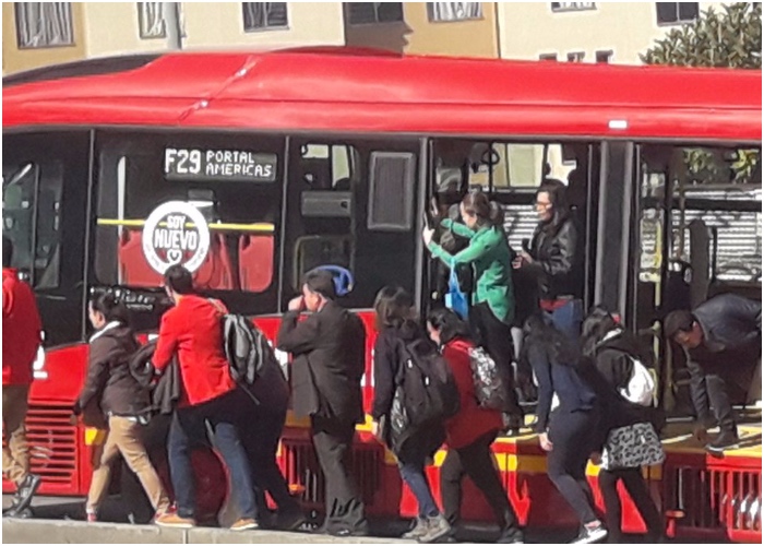 Buses de TransMilenio de Peñalosa se estrenan con varada