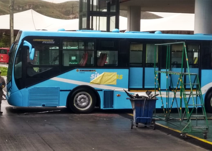 ¿Qué hacían un par de buses de San Salvador en el Portal Usme de TransMilenio?