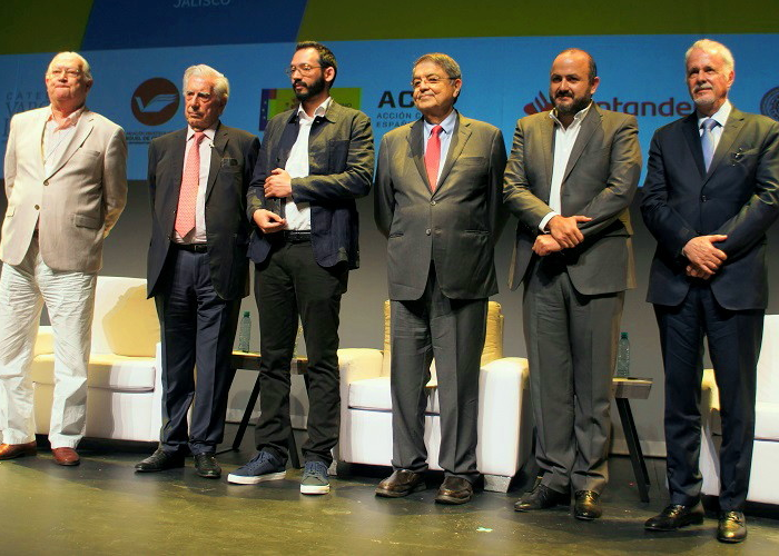 Cónclave ultra en la bienal Vargas Llosa de Guadalajara (México)