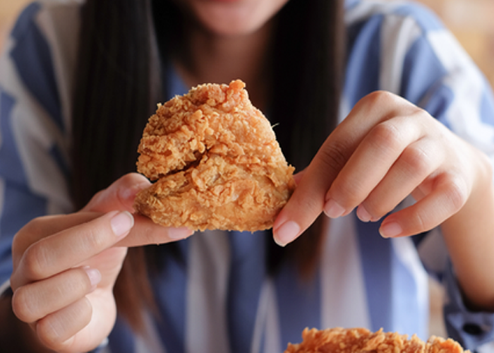¡Deje el complejo! No pasa nada si de vez en cuando se ensucia las manos al comer