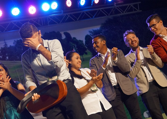 Un tiple y un corazón: Carlos Vásquez, la nueva leyenda