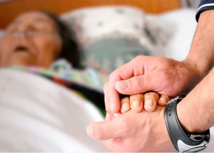 De nuevo la eutanasia: vivir y morir con dignidad