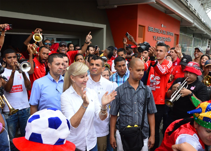 El creativo negocio de las barras bravas del Cali y el América