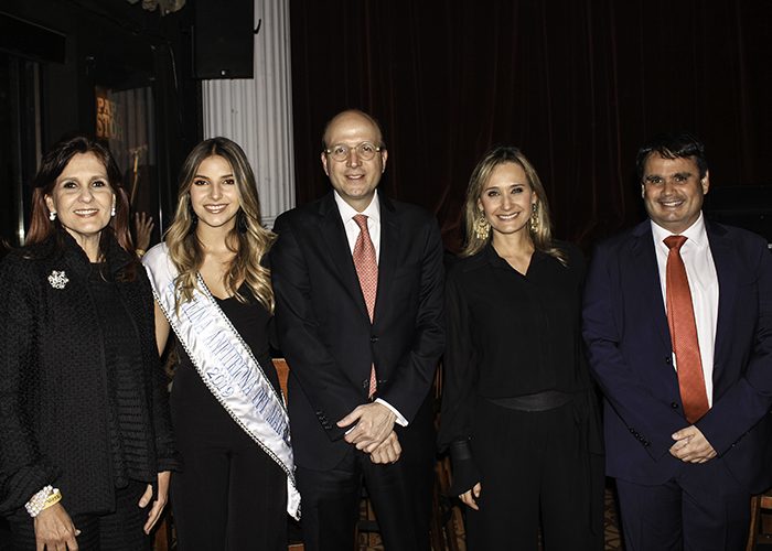 Rosa Cotes, Patricia Hurtado, Andrés Rugeles, Inés María Zabaraín y presidente de las Ferias del Mar Fidel Vargas