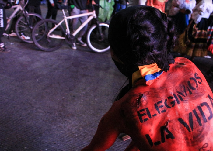 El precio de ser líder social