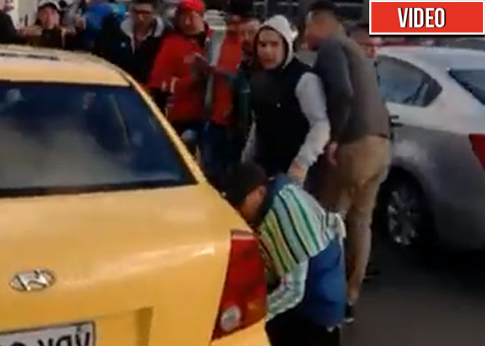 Con pinchazos e insultos a pasajeros los taxistas están destrozando a Bogotá